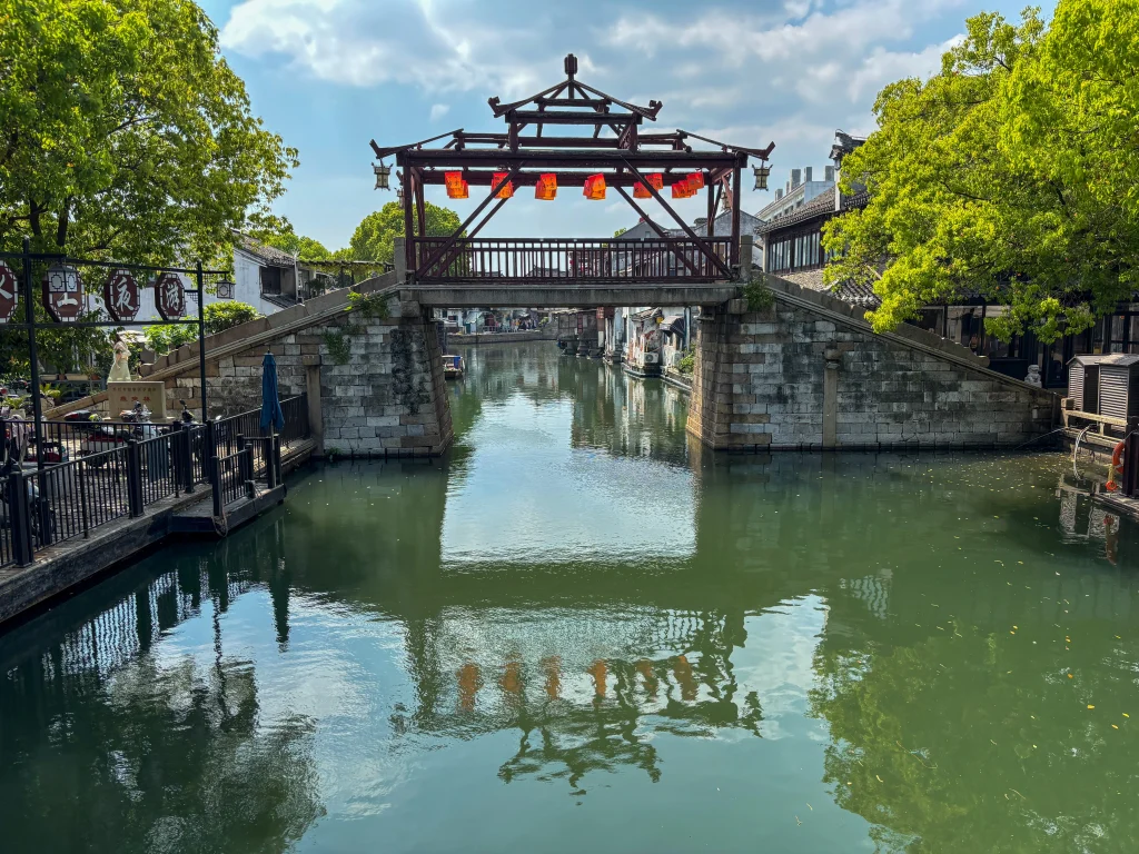 Bridge in the water town of Tongli near Suzhou. 