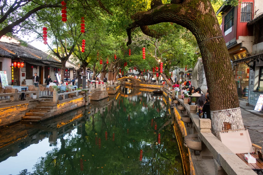 Canal in the water town Tongli, Suzhou.