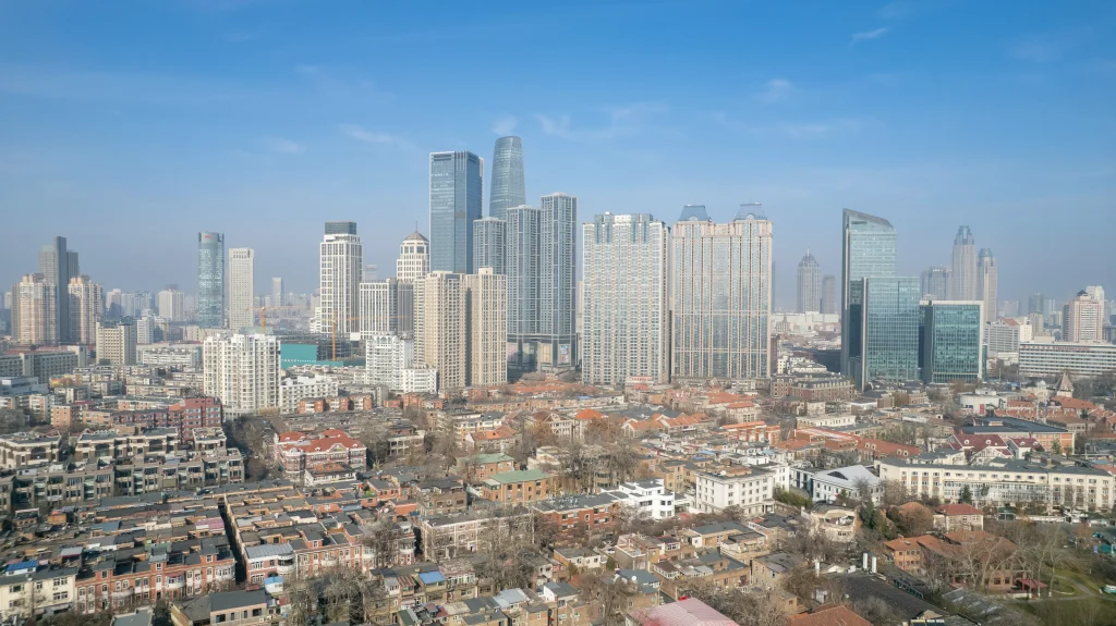 Drohnenaufnahme am Haihe Fluss in Tianjin. 
